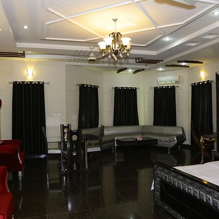 Midway Hotel & Restaurant Sadiqabad Exterior foto