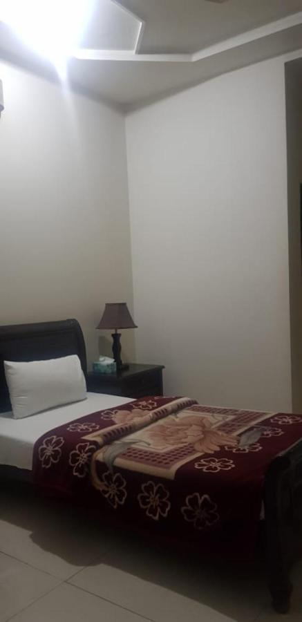 Midway Hotel & Restaurant Sadiqabad Exterior foto